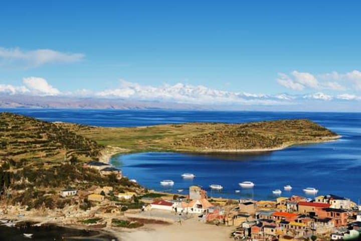 Sun Island Catamaran Cruise on Lake Titicaca from Puno photo 2