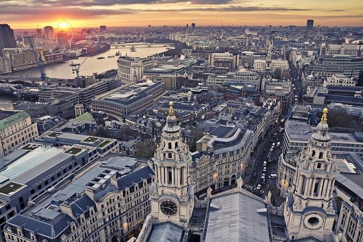 Black Cab London Tour: Above-and-Below Private 4‑Hour City Sights Experience photo 1