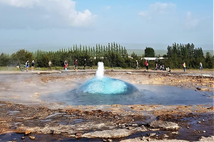 Private Golden Circle Day Tour from Reykjavik — Geysers, Gullfoss & Thingvellir