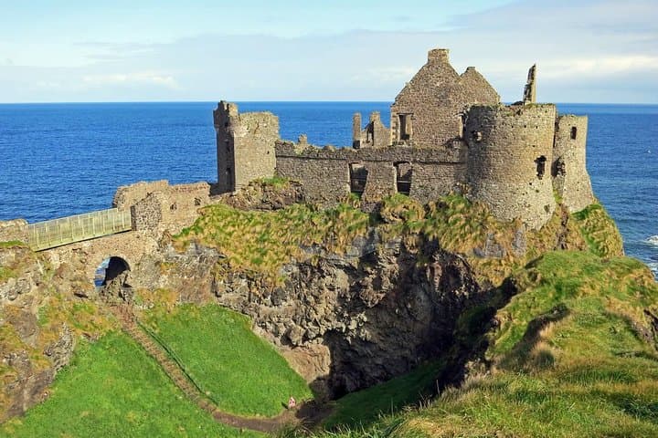 Dublin to Belfast Black Cab Tour: Dunluce Castle & Giant's Causeway Day Trip photo 4