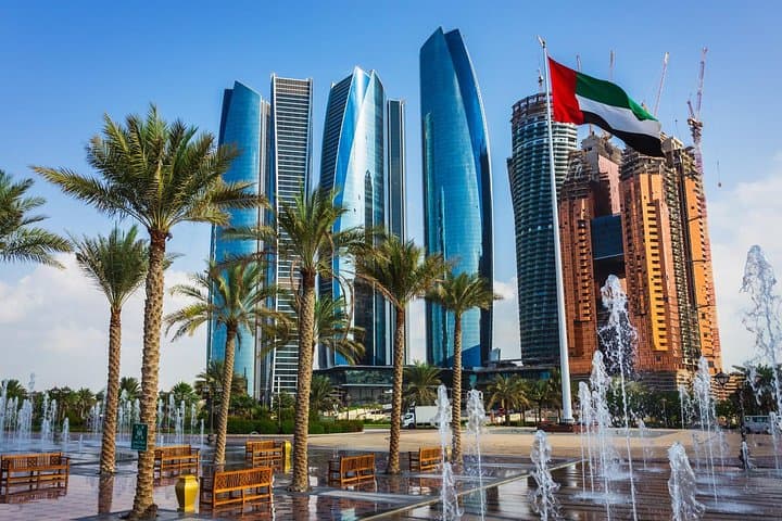 Abu Dhabi Day Trip from Dubai — Grand Mosque, Corniche & Yas Photo Stops