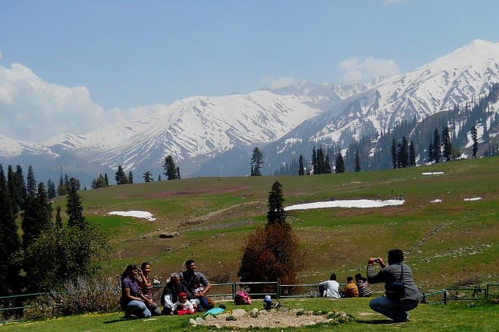 5-Day Private Kashmir Tour from Srinagar — Gulmarg, Pahalgam & Dal Lake