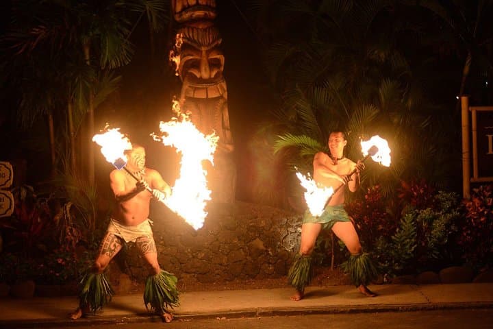 Myths of Maui: Oceanfront Luau Dinner, Sunset & Polynesian Show in Lahaina
