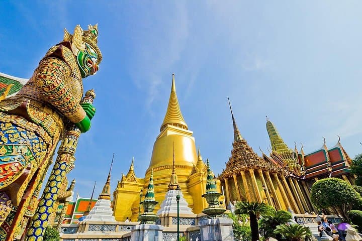 Custom Private Bangkok Day Tour — Temples, Markets & Local Neighborhoods photo 1