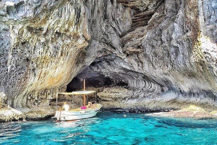 Capri Private Boat Tour from Naples or Sorrento — 6-Hour Coastline & Blue Grotto Experience photo 1