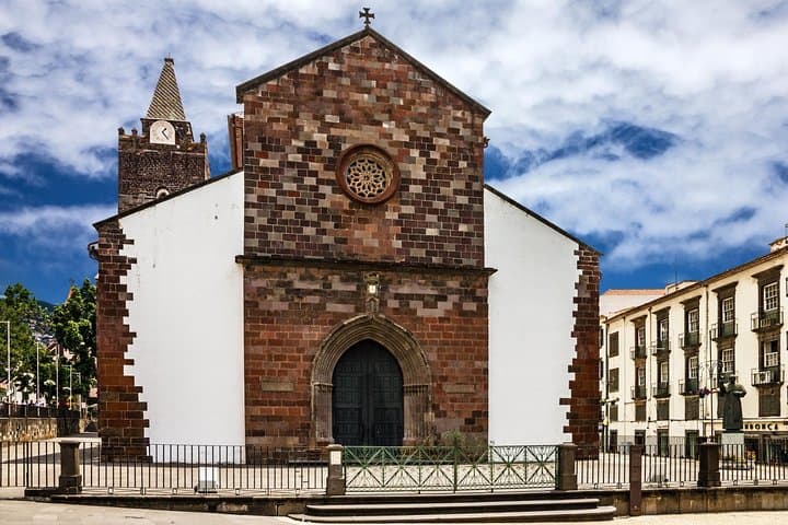 Funchal Hop-On Hop-Off and Catamaran Whale & Dolphin Watching — Bus & Boat Combo photo 5