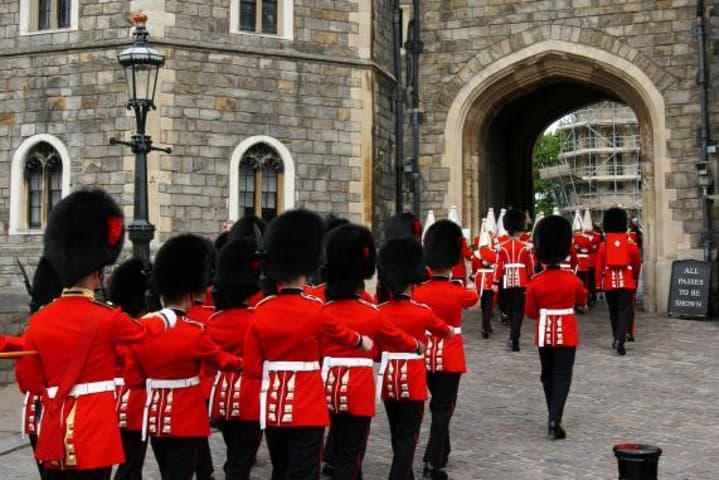 Independent Windsor Day Trip from London with Private Driver photo 3