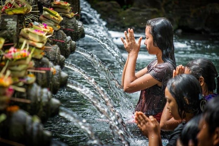 Full-Day Private Ubud Cultural Tour: Waterfalls, Temples & Coffee Tasting