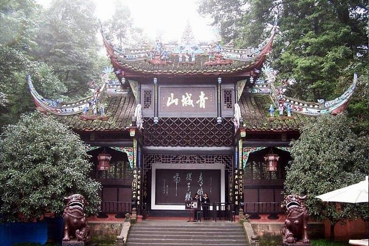 Qingcheng Mountain & Dujiangyan Day Trip from Chengdu — Taoist Trails and Ancient Waterworks