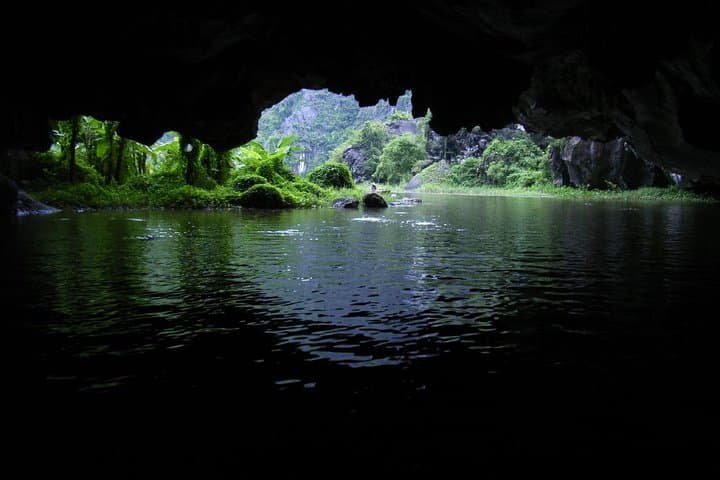 Tam Coc & Hoa Lu: One-Day Ninh Binh Boat, Temples & Countryside photo 2