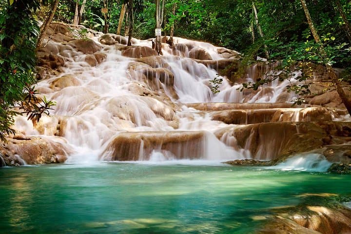 Private Transfer to Dunn's River Falls from Ocho Rios — Climb & Swim Guide photo 2