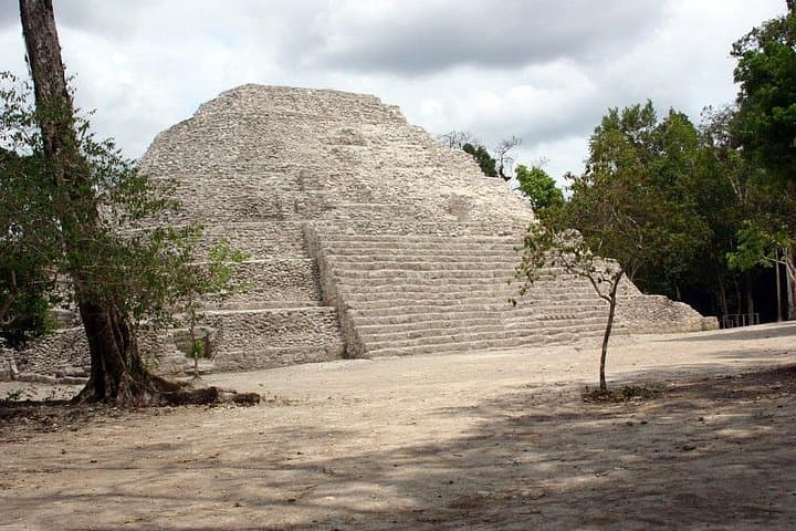 Fly From Guatemala City to Tikal & Yaxhá: Overnight Mayan Ruins Adventure