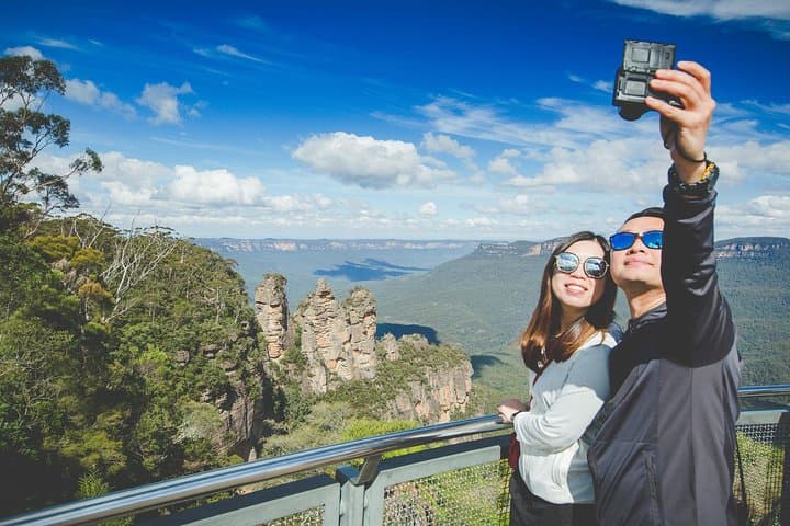 Blue Mountains Day Trip: Wildlife Encounters & Wentworth Falls Bushwalk from Sydney