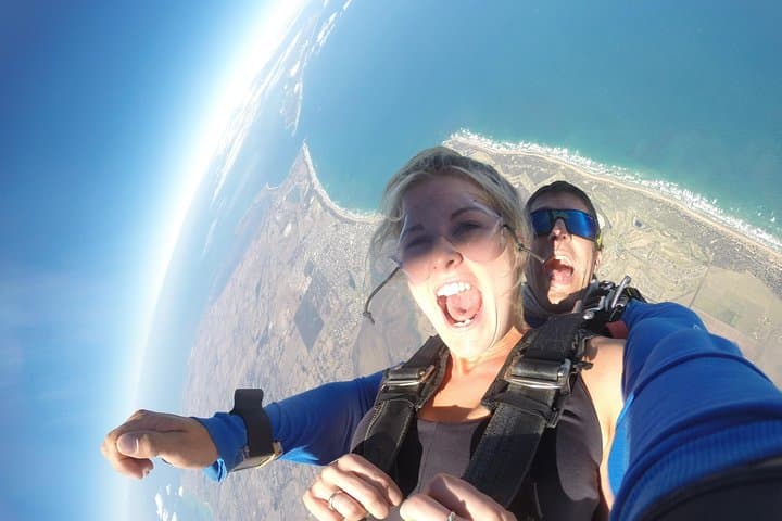 Tandem Skydive Over Great Ocean Road from Melbourne — 15,000ft Coastal Jump