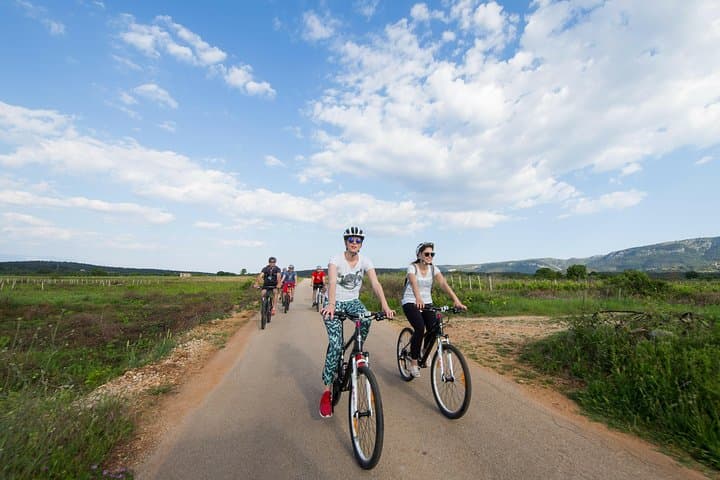 Cycle Hvar: 27 km Stari Grad to Vrboska Bike Tour photo 2