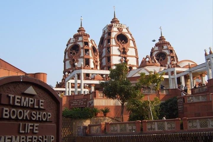 Evening Cultural Walk in Delhi: Lotus Temple, ISKCON & Connaught Place with Dinner photo 2