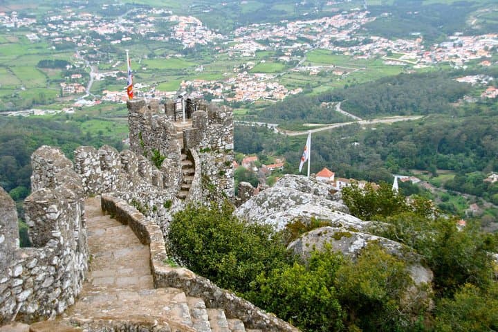 Lisbon, Sintra & Arrábida: 4-Day Private Tour with Fado, Wine and Coastlines