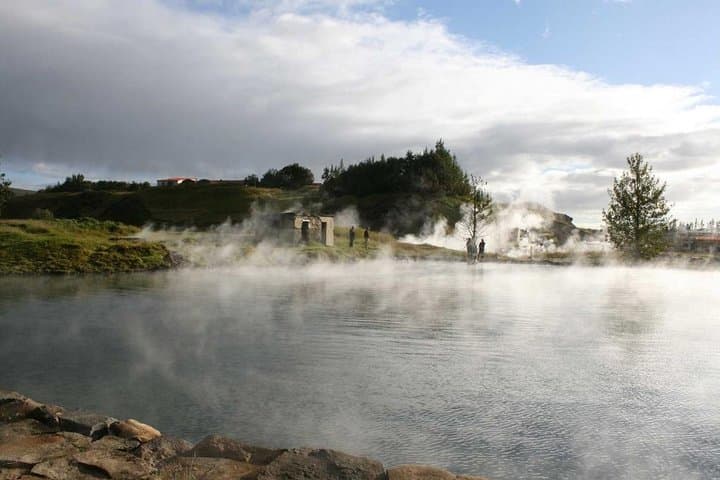 Golden Circle and Secret Lagoon Day Tour from Reykjavík: Gullfoss, Geysir & Kerið photo 2