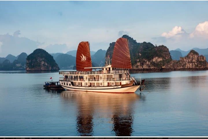 Halong Glory Legend 3-Day Cruise: Ti Top, Sung Sot & Cua Van Village
