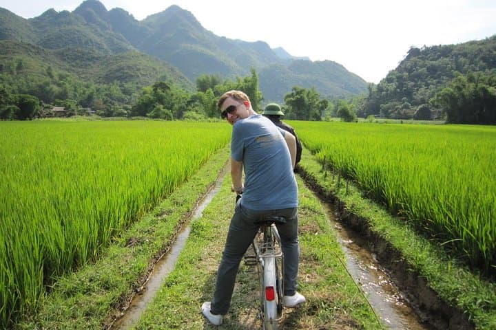 Hanoi Countryside Cycling: Long Bien, Back Alleys & West Lake