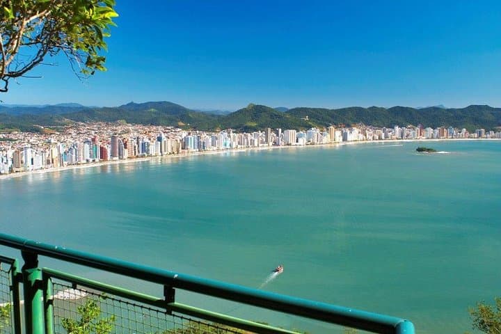 Private Tour of Itajaí and Balneário Camboriú: Unipraias Cable Car & Laranjeiras Beach Day Trip