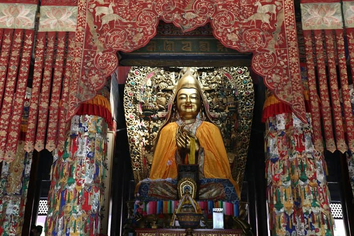 Private 2-Day Beijing Sightseeing: Forbidden City, Hutongs & VIP Acrobat Show photo 2