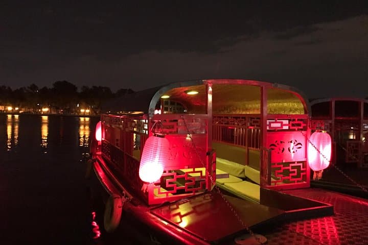 Beijing Hutong Night Tour: Yunnan Dinner & Private Houhai Boat Ride photo 2