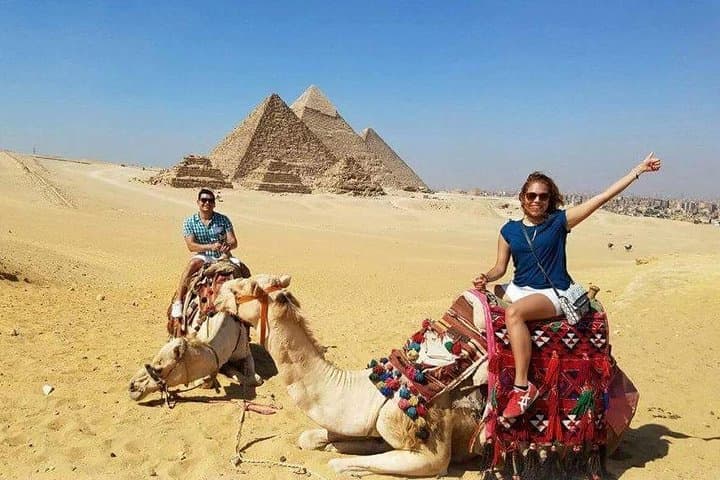 Private 8-Hour Giza Pyramids & Egyptian Museum Tour from Cairo Airport