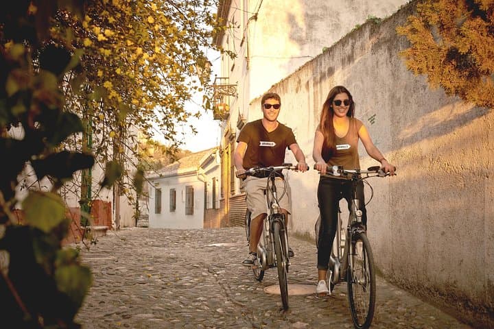 Electric Bike Tour Granada: Explore Albaicín & Sacromonte in 2 Hours photo 3