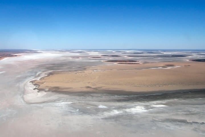 Uluru Scenic Fixed-Wing Flight: Uluru, Kata Tjuta & Lake Amadeus Aerial Tour