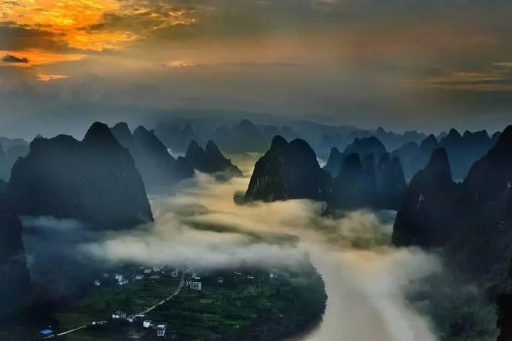 Sunrise on Xianggong: 2-Day Yangshuo Riverside Escape from Guilin