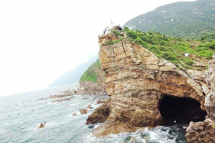 Yangmeikeng Seashore Hiking: Coastal Ridge Walks & Beach Trails on Dapeng Peninsula