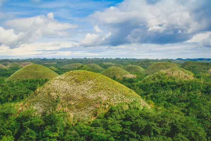 Day Trip to Bohol: Chocolate Hills, Tarsiers & Loboc River Cruise
