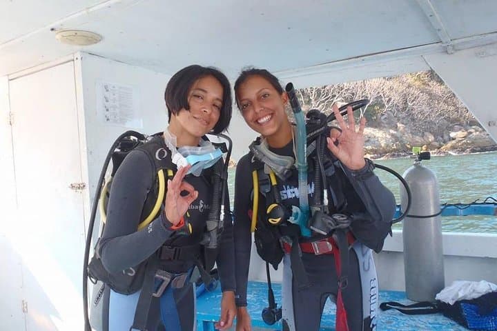 Two-Tank Boat Dives at Isla Roqueta — Acapulco Guided Dives for Certified Divers