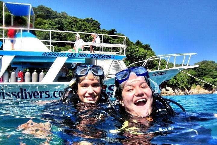 Roqueta Island Beginner Scuba: 1- or 2‑Tank Boat Dives in Acapulco photo 1
