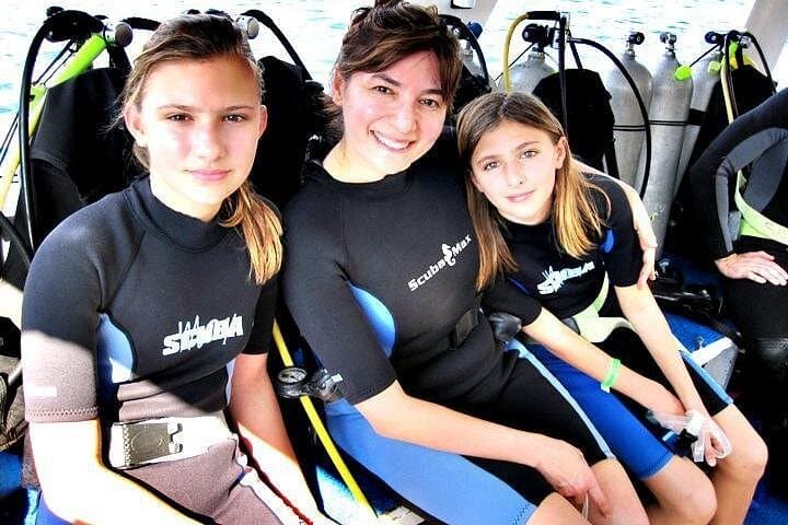 Roqueta Island Beginner Scuba: 1- or 2‑Tank Boat Dives in Acapulco photo 2