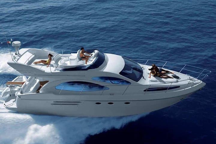 Barcelona Luxury Yacht Cruise with Catalan Tapas — 1-Hour Private Experience