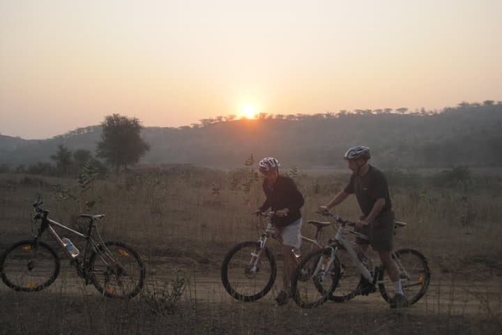 Jaipur Village Cycling Safari: Nahargarh to Samode Palace Morning Ride photo 2
