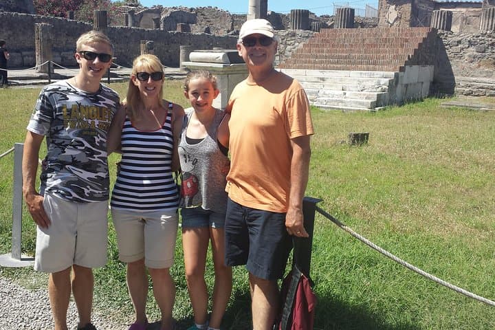 Pompeii Family Skip-the-Line Tour for Kids — Interactive Guided Visit photo 2