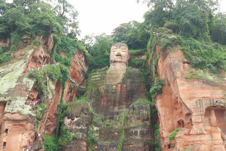 Chengdu Panda Center and Leshan Giant Buddha Private Day Tour — Pandas, Pagodas & River Views photo 3