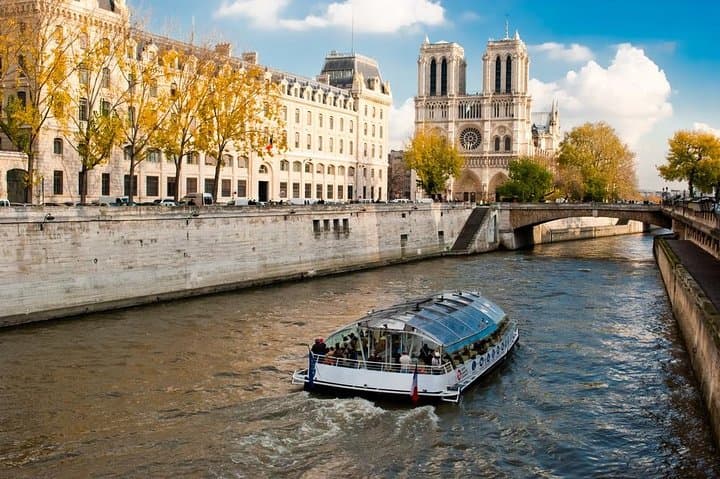 Explore Paris by Coach and Seine Cruise: Top Sights in 2.5 Hours