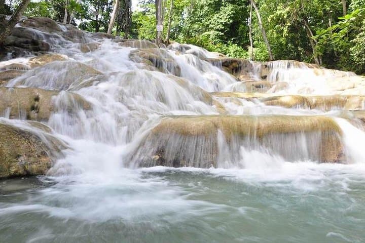 Bob Marley’s Nine Mile and Dunn’s River Falls: Full-Day Combo from Ocho Rios