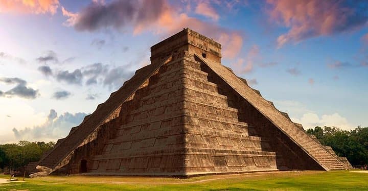 Chichén Itzá Deluxe: Pyramid, Cenote Swim & Valladolid Day Trip