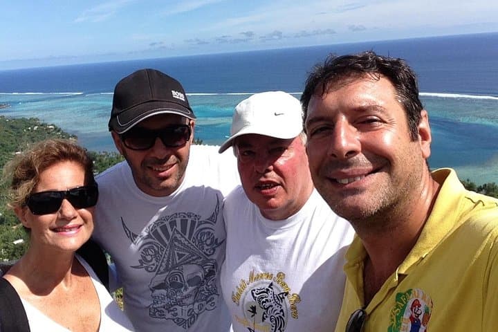 Moorea 4WD Tour — Belvedere, Pineapple Farm & Magic Mountain (4-Hour) photo 2