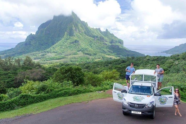 Moorea 4WD Morning Adventure: Magic Mountain, Belvedere Lookout & Bubbly