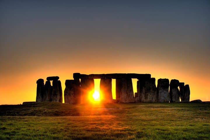 Stonehenge & Avebury in One Day: Full-Day Salisbury Megaliths Tour