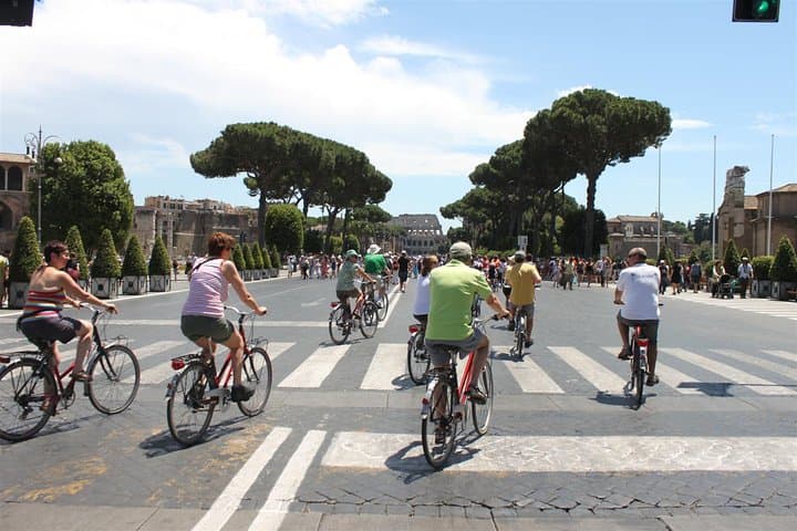 Classic Rome Bike Tour: 3-Hour Highlights Cycling Experience
