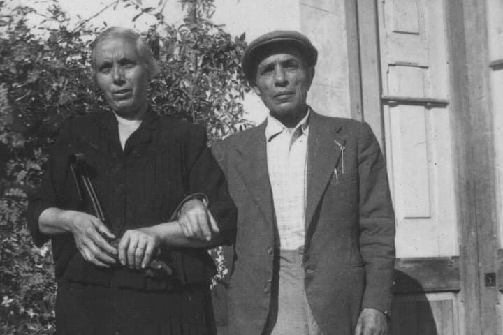 Ancestors Tour: Tracing Your Italian Roots on a Private Day Trip photo 4