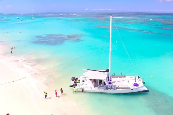 Punta Cana Catamaran Party: Snorkeling, Hookah Diving & Parasailing Half-Day photo 4