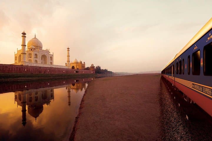 Taj Mahal Day Trip from Delhi by Gatimaan Express: Fast-Track Cultural Excursion